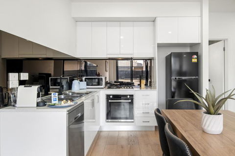 Relaxing Family Townhouse Near Melbournes CBD - Perth Resorts 2