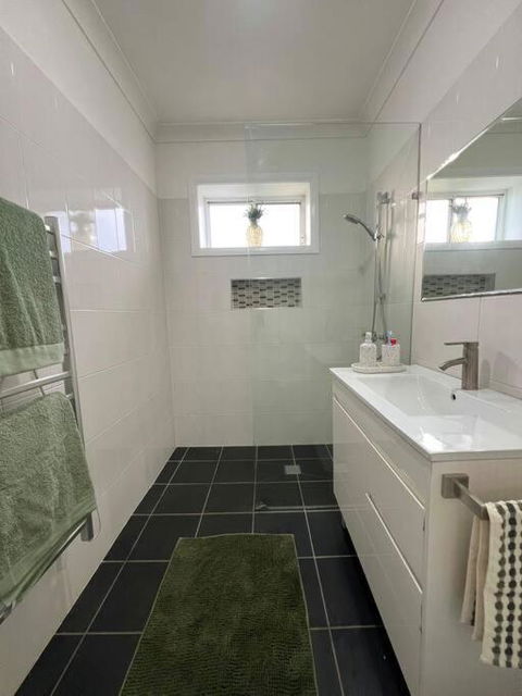 Renovated 3 Bedroom House - Accommodation Perth 2