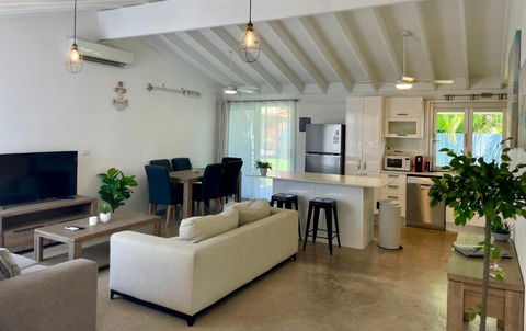 Renovated Beach House In The Heart Of Mooloolaba - Perth Resorts 3