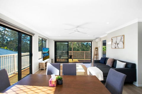 Renovated Coastal Getaway With Water Views - Accommodation Perth 2