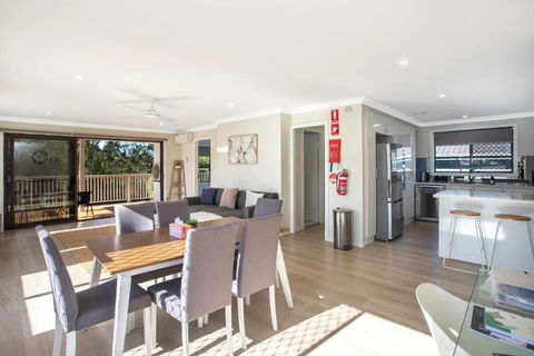 Renovated Coastal Getaway With Water Views - Accommodation Perth 3