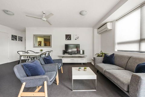 Resort Living - 10mins CBD - 2Bed / 2Bath / 1Car - Accommodation Perth 3