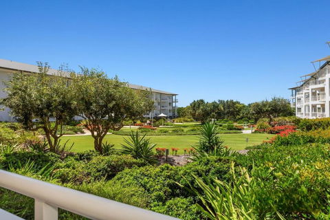 Resort On The Beach 5118 With Resort Pool - Perth Resorts 3