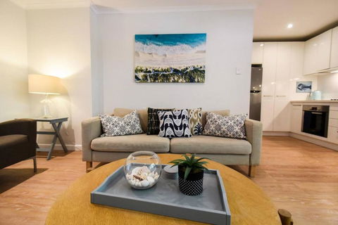 Resort-style Coastal Living With Balcony & Pool - Accommodation Perth 0