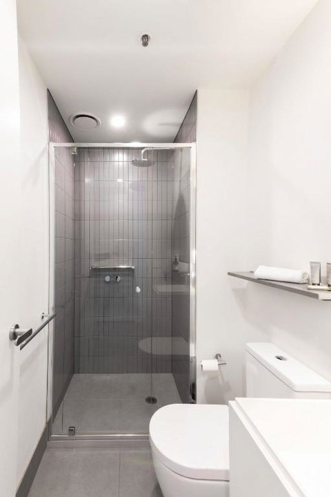 Resort Style Living 2 Bed Apt With Pool BBQ - Accommodation Perth 2