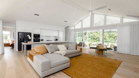 Resort Style Living With Pool, Tennis Court And Beach - Accommodation Perth 0