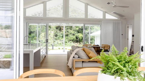 Resort Style Living With Pool, Tennis Court And Beach - Accommodation Perth 2