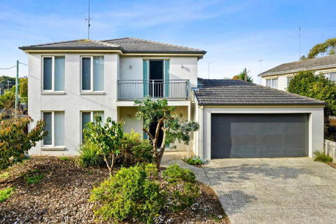 Retreat On Gairloch I Geelong River Hideaway - Accommodation Perth 0