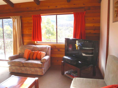 Retro 2 Bedroom Apartment - Accommodation Perth 3