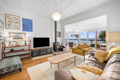 Retro Beach Vibes - Accommodation Perth 1