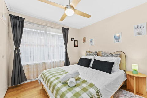 Retro Retreat - Mornington - Perth Resorts 1