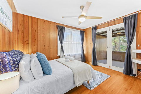 Retro Retreat - Mornington - Perth Resorts 2