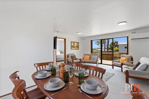 Retro Rita House Sleeps 7 - Perth Resorts 2