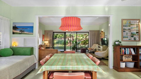 Retro Vibes - Perth Resorts 2