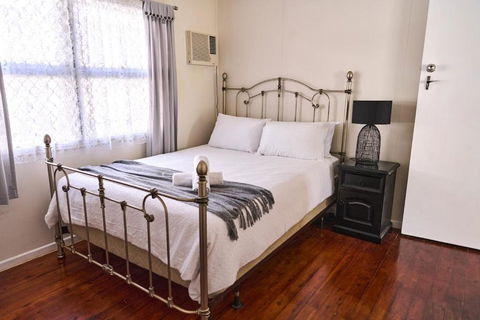 RetroRhapsody - Accommodation Perth 2