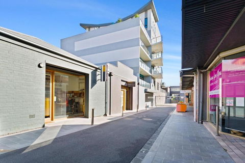 Right In The Centre Of Town - Accommodation Perth 3