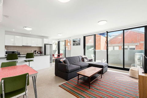 Right In The Centre Of Town - Accommodation Perth 0