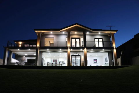 River Devine - Accommodation Perth 2