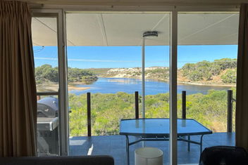 River Panorama Beach House with Accommodation Perth