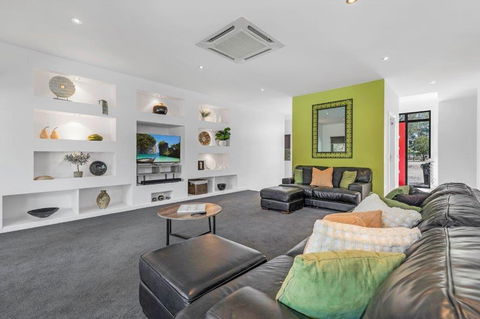 Riverlyne - Riverfront Holiday Home - Perth Resorts 2