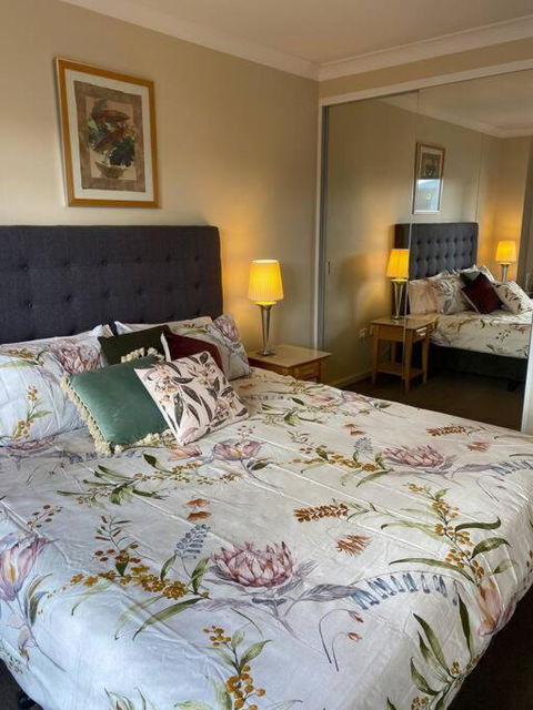RIVERSIDE CITY VIEW PARKING NETFLIX WIFI WINE FREE - Accommodation Perth 1