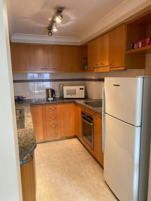 RIVERSIDE CITY VIEW PARKING NETFLIX WIFI WINE FREE - Accommodation Perth 2