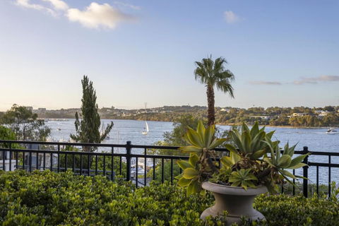 Riverside Luxury Residence - EXECUTIVE ESCAPES - Accommodation Perth 1