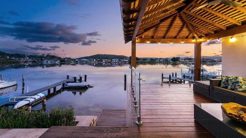 Riverside Retreat - Absolute Waterfront - Accommodation Perth 0