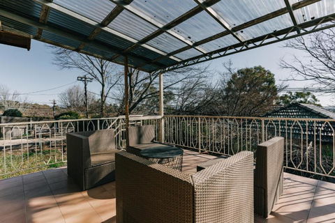 Restful Canberra Retreat In Spacious Terrace Home - Perth Resorts 2