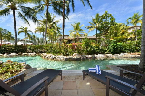 Resort-style Swim Out - A True Tropical Oasis - Perth Resorts 0
