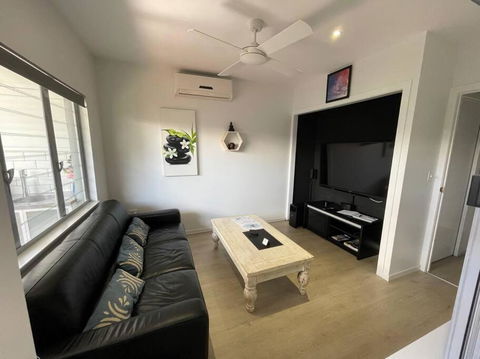 Relax At Trinity Beach Getaway, Blue Lagoon, Trinity Beach - Accommodation Perth 2