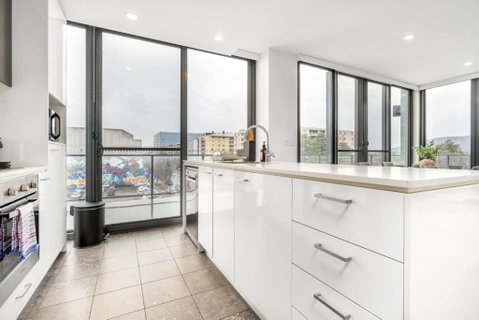 Roomy 2BR 2BA City-Centre Apt - Accommodation Perth 2