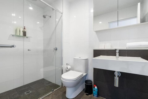 Roomy 2BR 2BA City-Centre Apt - Accommodation Perth 3