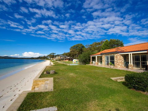 Salamander Beach Front - Accommodation Perth 0