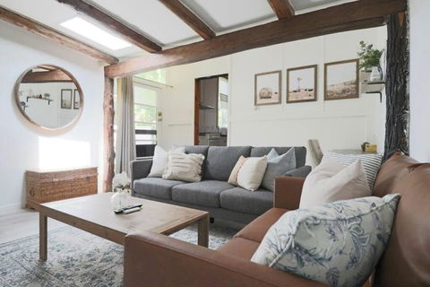Rustic Chic 200 Metres From CBD - Accommodation Perth 0