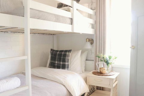 Rustic Chic 200 Metres From CBD - Accommodation Perth 1