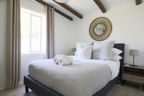 Rustic Chic 200 Metres From CBD - Accommodation Perth 3