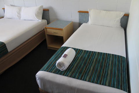 Rocky Glen Hotel Motel Gladstone - Perth Resorts 3