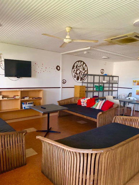Roey Backpackers And Party Bar - Accommodation Perth 3