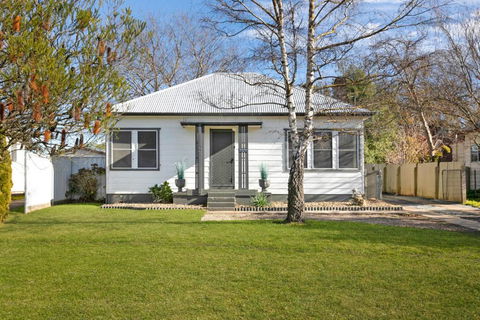 Ronelle Cottage - Accommodation Perth 0