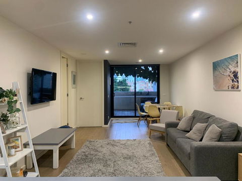 Rooftop Infinity Pool - St Kilda Luxury - Accommodation Perth 2