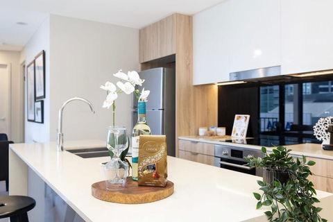 Rooftop Pool Stunning Apartment Queen Street - Accommodation Perth 1