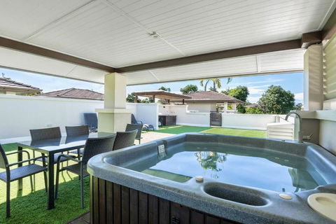Rooftop Tranquility At Stunning Temple Resort - Accommodation Perth 0