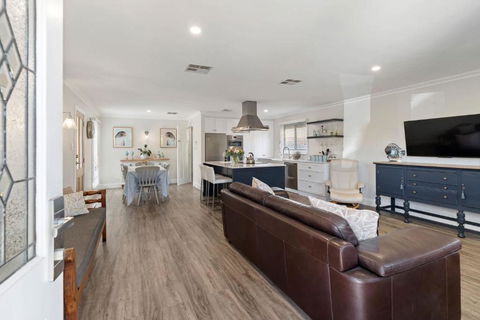 Rose Cottage 3B Hutchinson St Goolwa - Linen Included - Accommodation Perth 2