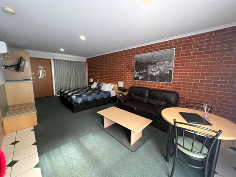Rose Garden Motel - Accommodation Perth 2