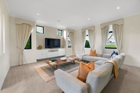 Roselawn Retreat - Pool, Incredible Views, Sleeps 8 - Accommodation Perth 1