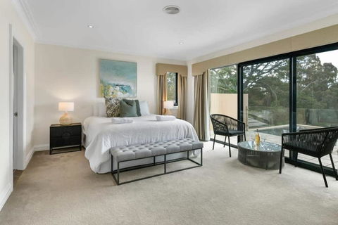 Roselawn Retreat - Pool, Incredible Views, Sleeps 8 - Accommodation Perth 2
