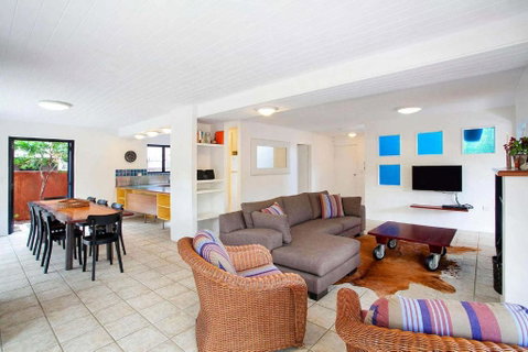 Ross Cres Spacious Private Beach House - Accommodation Perth 2