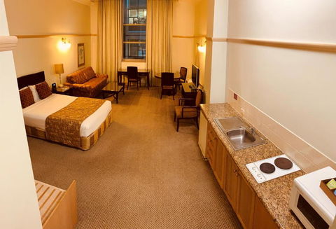 Royal Albert Hotel - Accommodation Perth 1
