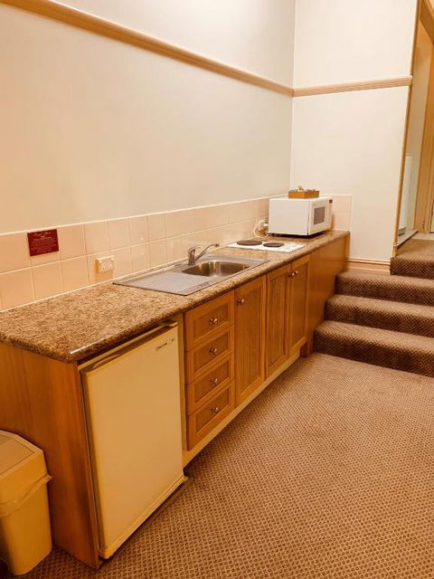 Royal Albert Hotel - Accommodation Perth 3